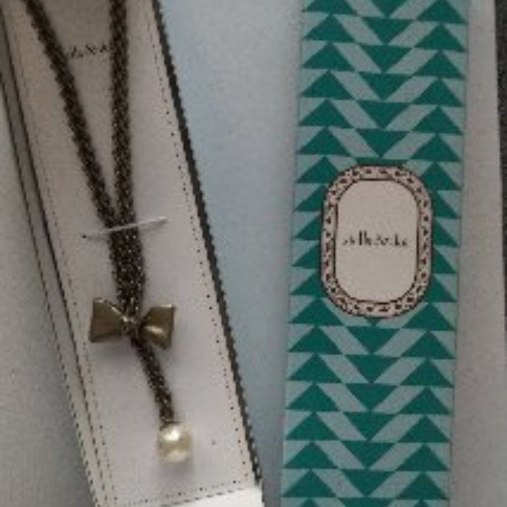 Stella and Dot Lady Bow Lo necklace